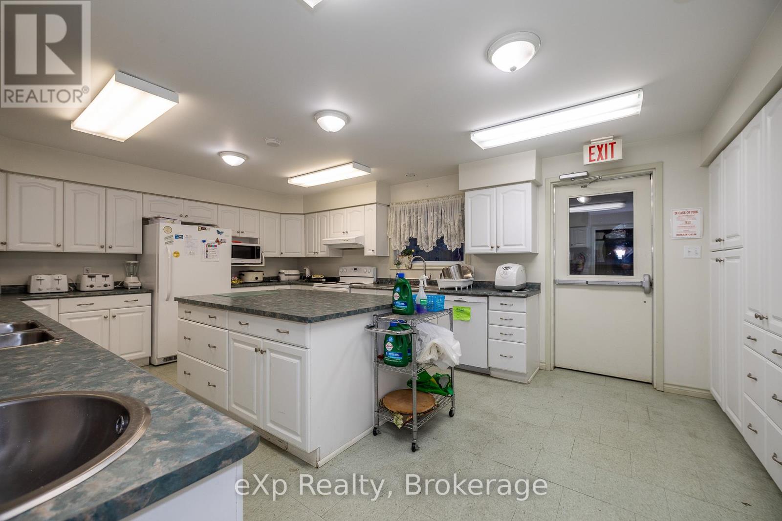 527 Berford Street, South Bruce Peninsula, Ontario  N0H 2T0 - Photo 7 - X11887836