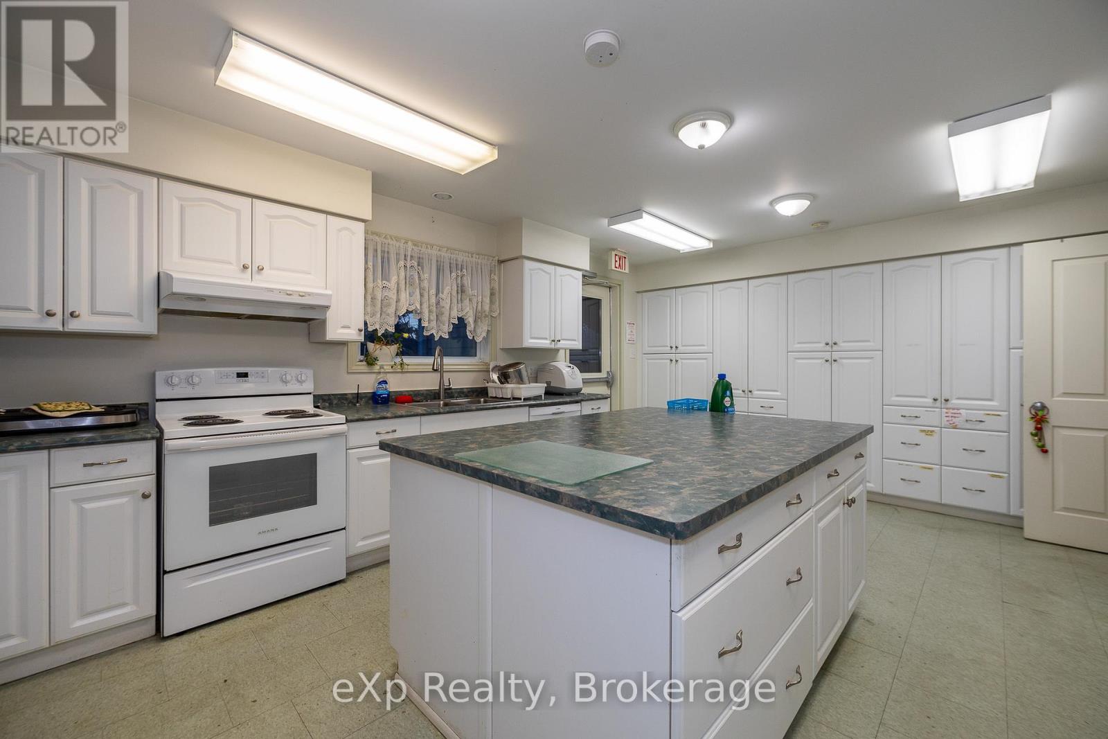 527 Berford Street, South Bruce Peninsula, Ontario  N0H 2T0 - Photo 8 - X11887836