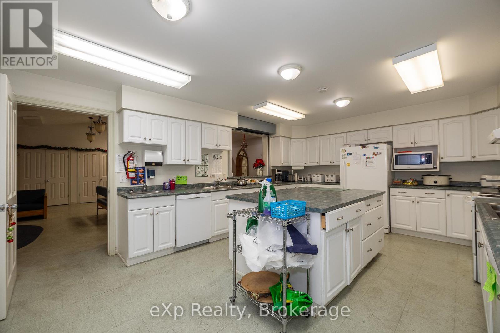 527 Berford Street, South Bruce Peninsula, Ontario  N0H 2T0 - Photo 9 - X11887836