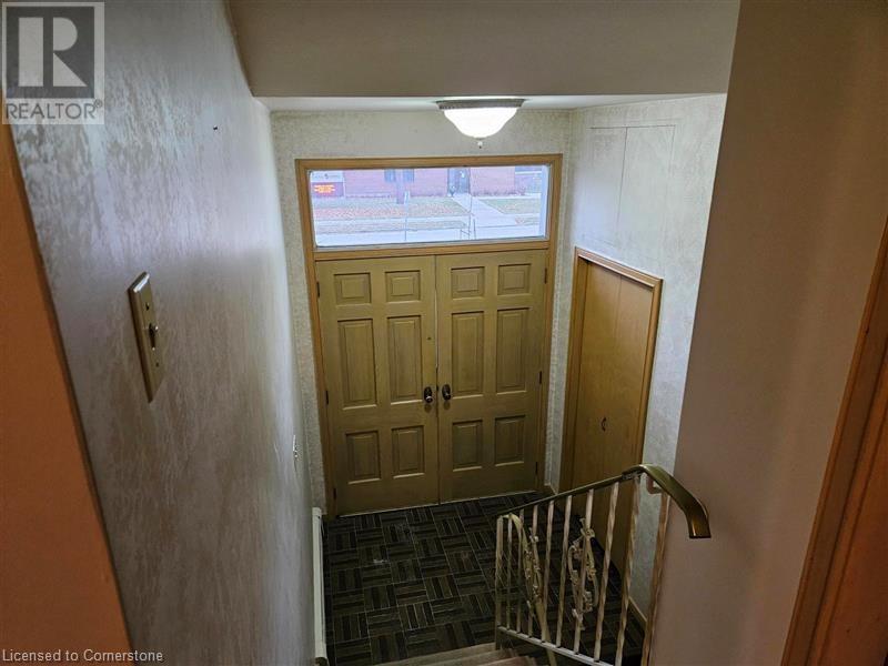 241 Hemlock Street, Waterloo, Ontario  N2L 3R4 - Photo 2 - 40684409