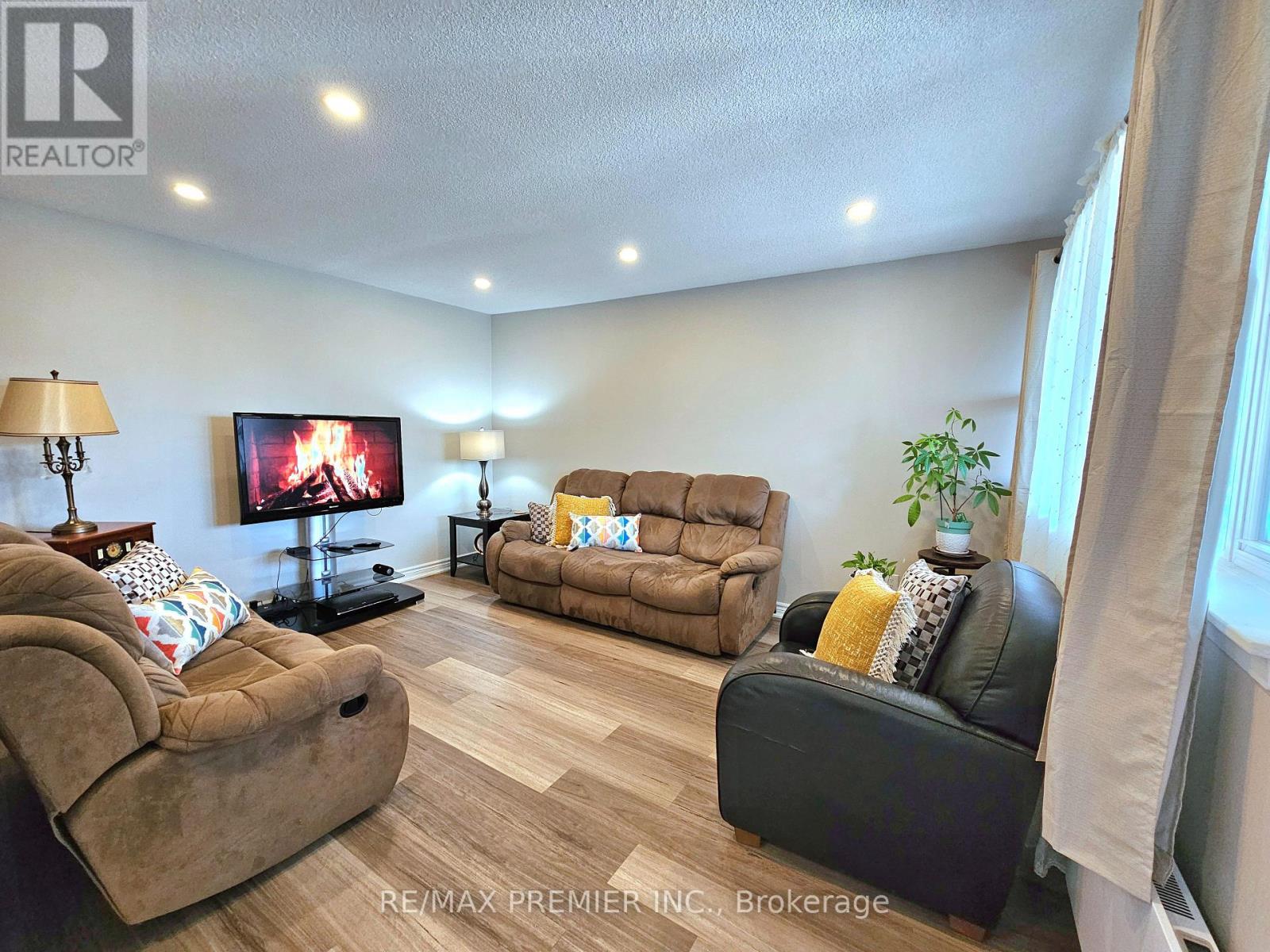 Property at 48 - 3050 CONSTITUTION BOULEVARD image 2
