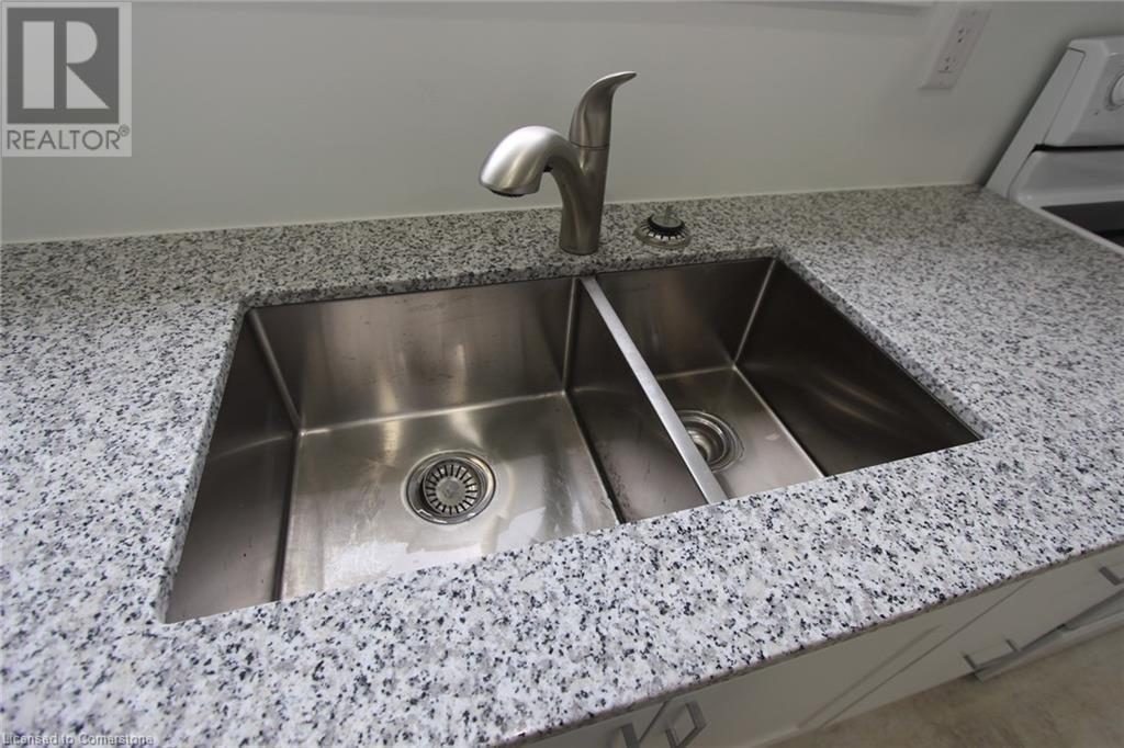 155 Hanmer Street E Unit# B, Barrie, Ontario  L4M 6W2 - Photo 3 - 40686714