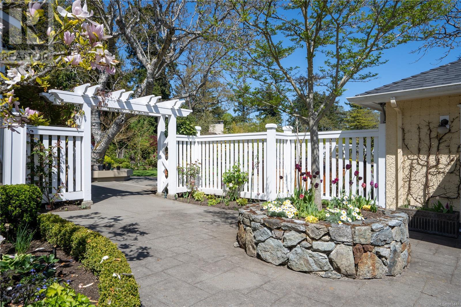 Property at 2970 Rutland Rd image 2
