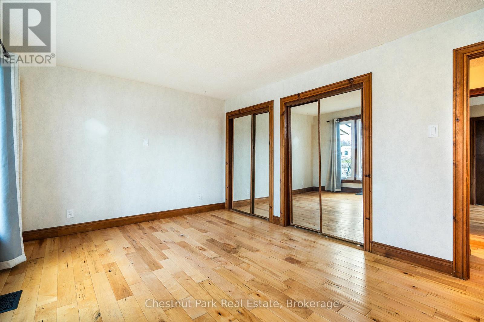 90 Edgewater Road, Wasaga Beach, Ontario  L9Z 2W3 - Photo 34 - S11882532