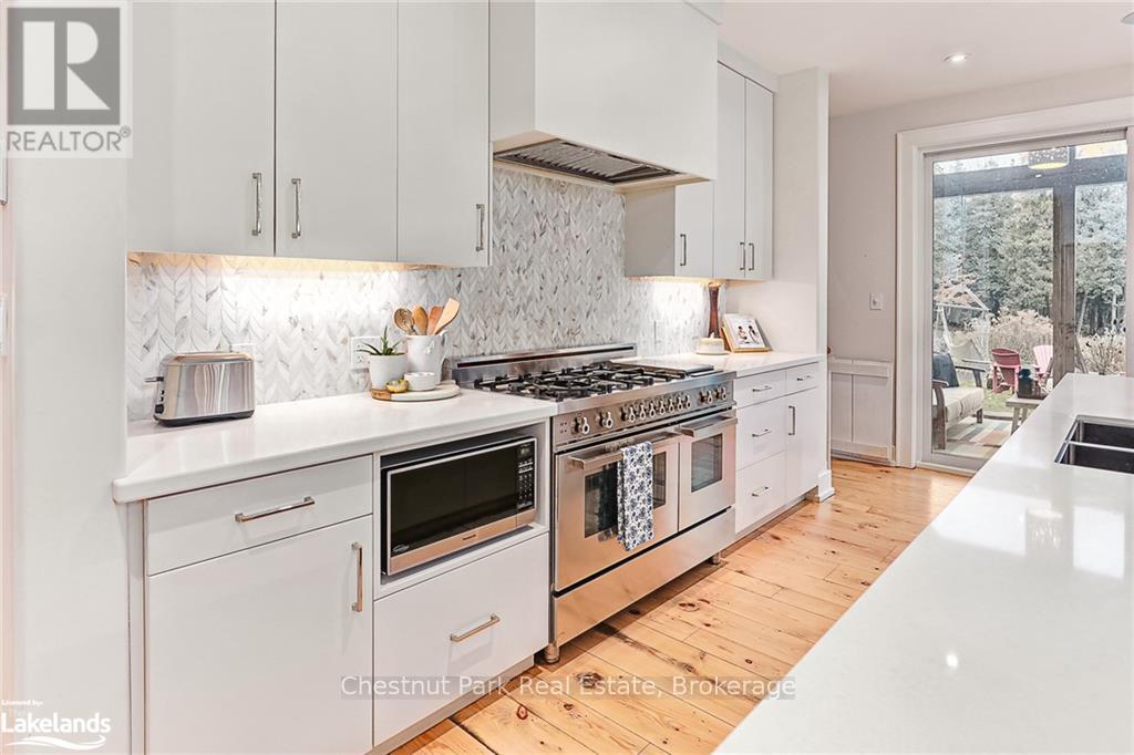 15 Northwood Drive, Clearview, Ontario  L9Y 3Y9 - Photo 9 - S10438371