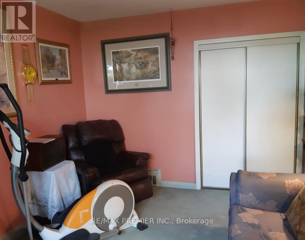 33 Pakenham Drive, Toronto, Ontario  M9W 4B2 - Photo 16 - W9261291