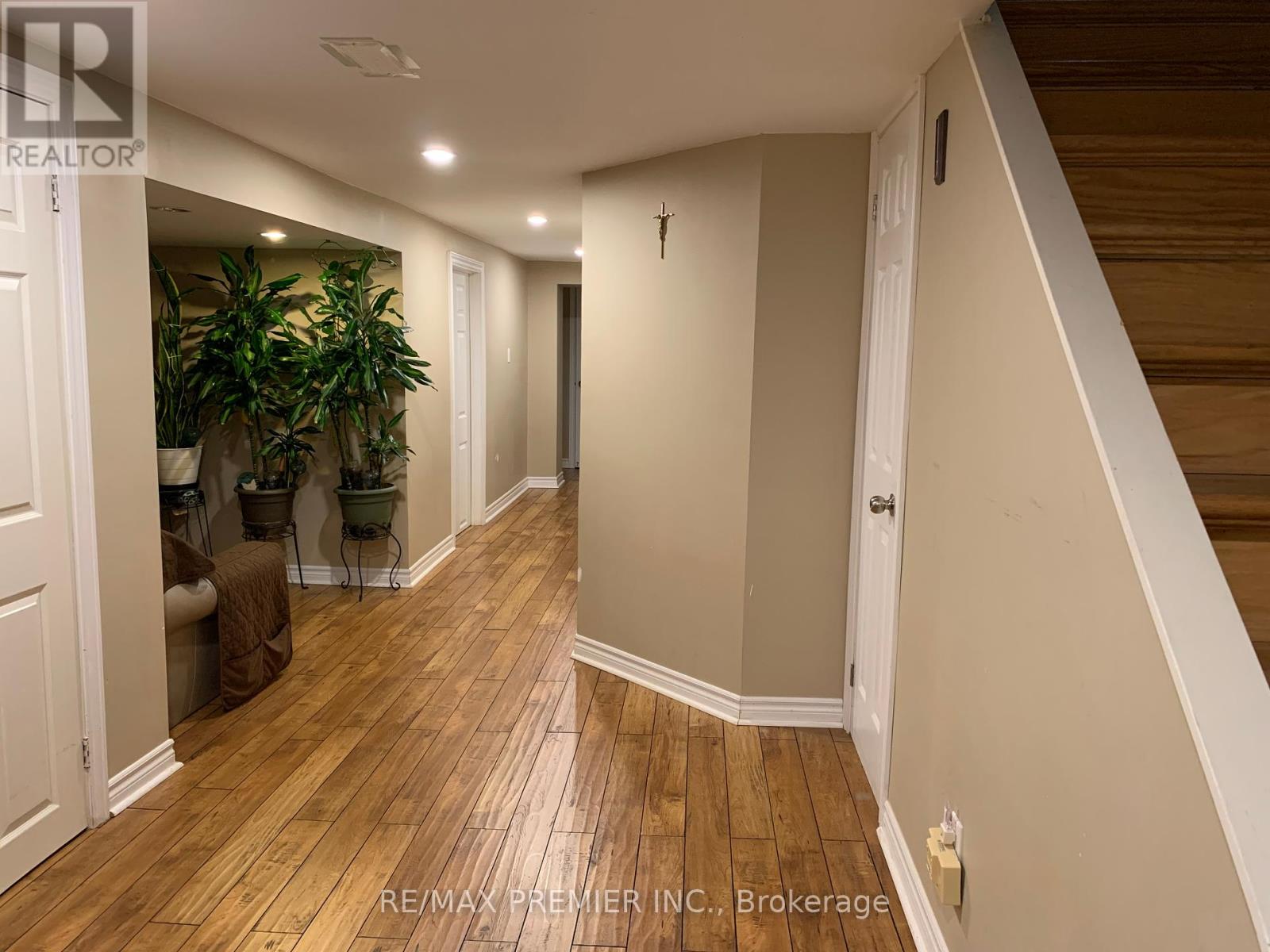 33 Pakenham Drive, Toronto, Ontario  M9W 4B2 - Photo 20 - W9261291