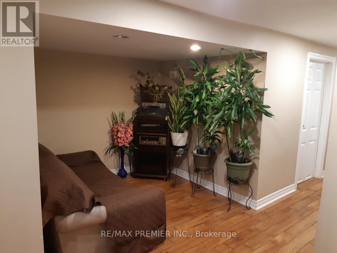 33 Pakenham Drive, Toronto, Ontario  M9W 4B2 - Photo 21 - W9261291