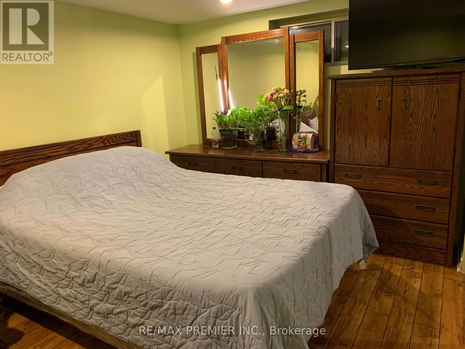 33 Pakenham Drive, Toronto, Ontario  M9W 4B2 - Photo 22 - W9261291