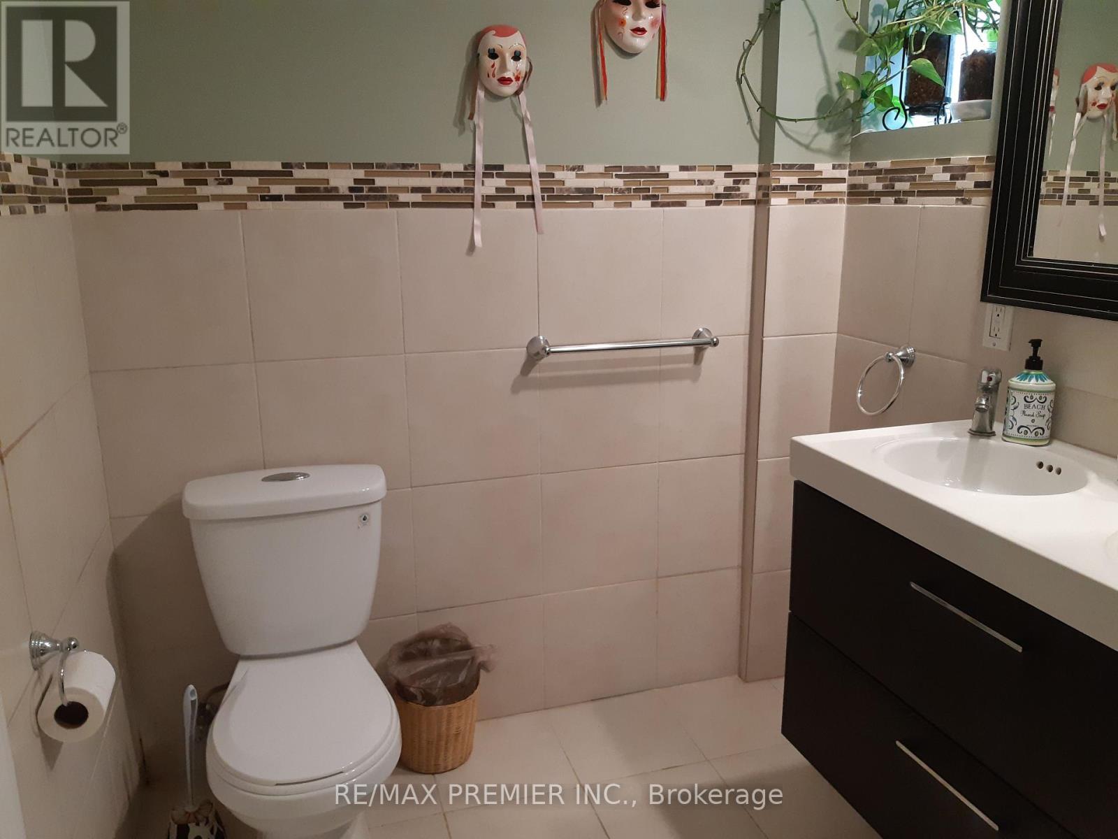33 Pakenham Drive, Toronto, Ontario  M9W 4B2 - Photo 26 - W9261291
