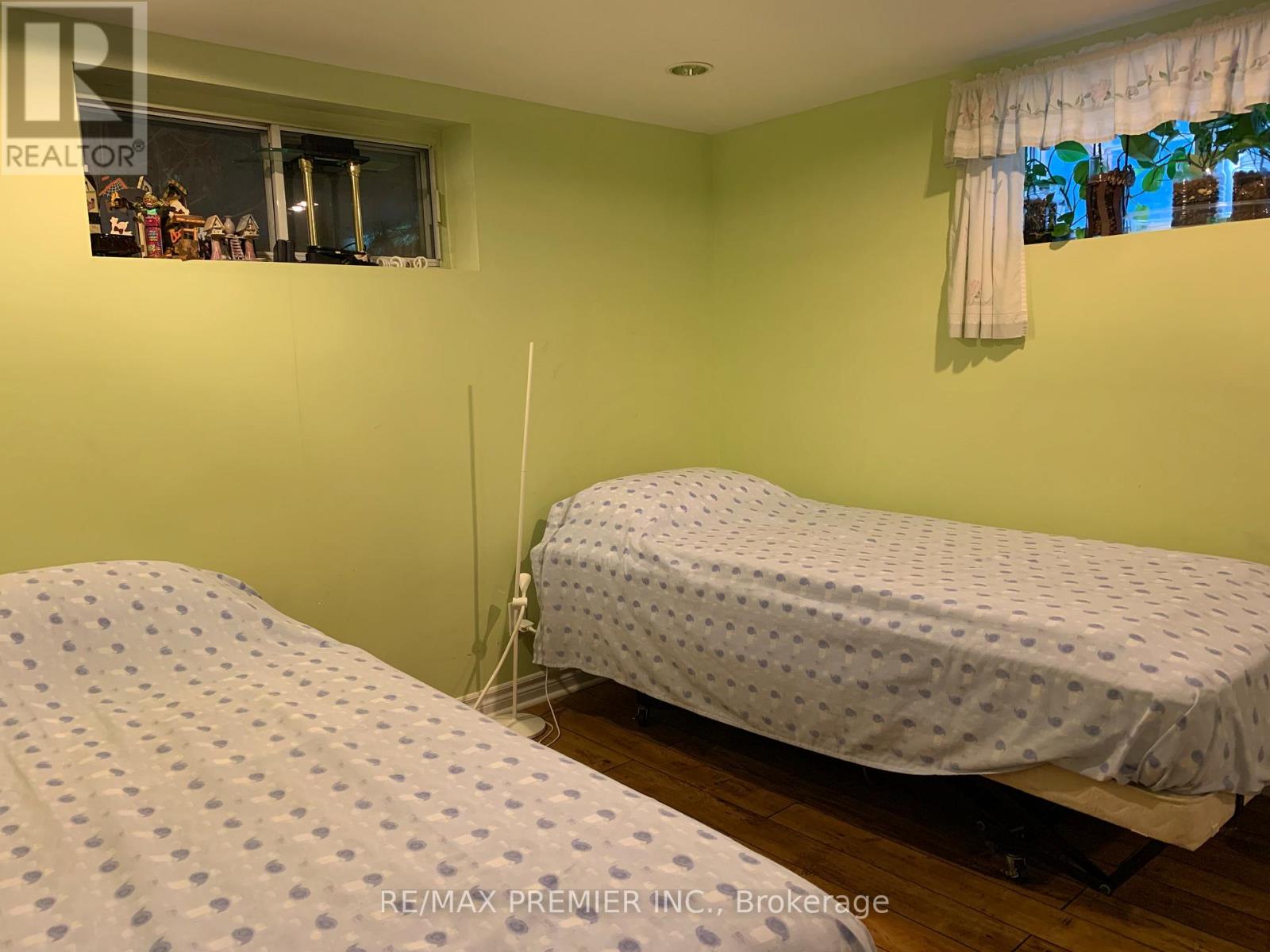 33 Pakenham Drive, Toronto, Ontario  M9W 4B2 - Photo 28 - W9261291