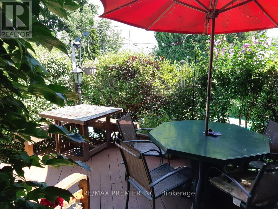 33 Pakenham Drive, Toronto, Ontario  M9W 4B2 - Photo 32 - W9261291