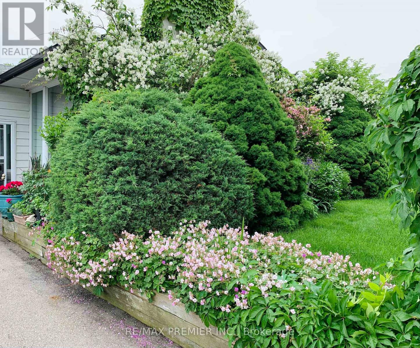 Property at 33 PAKENHAM DRIVE image 4