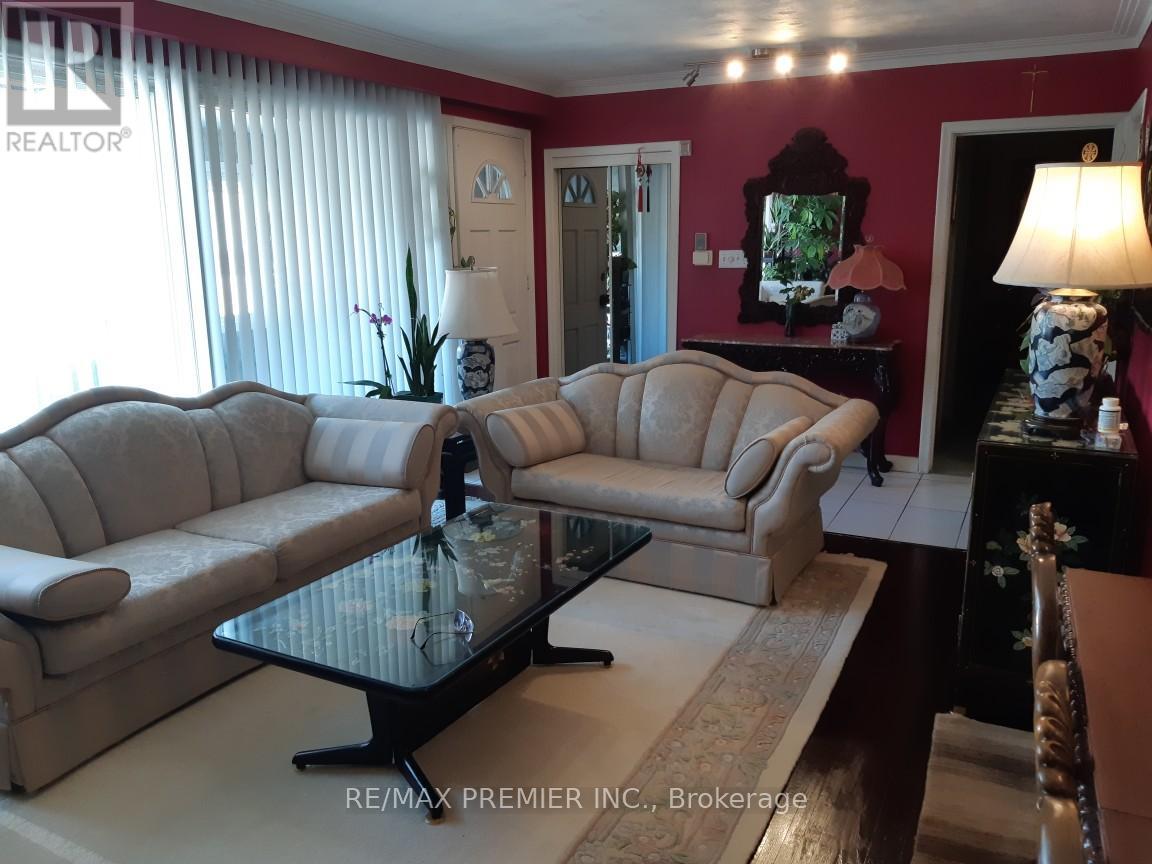 33 Pakenham Drive, Toronto, Ontario  M9W 4B2 - Photo 6 - W9261291