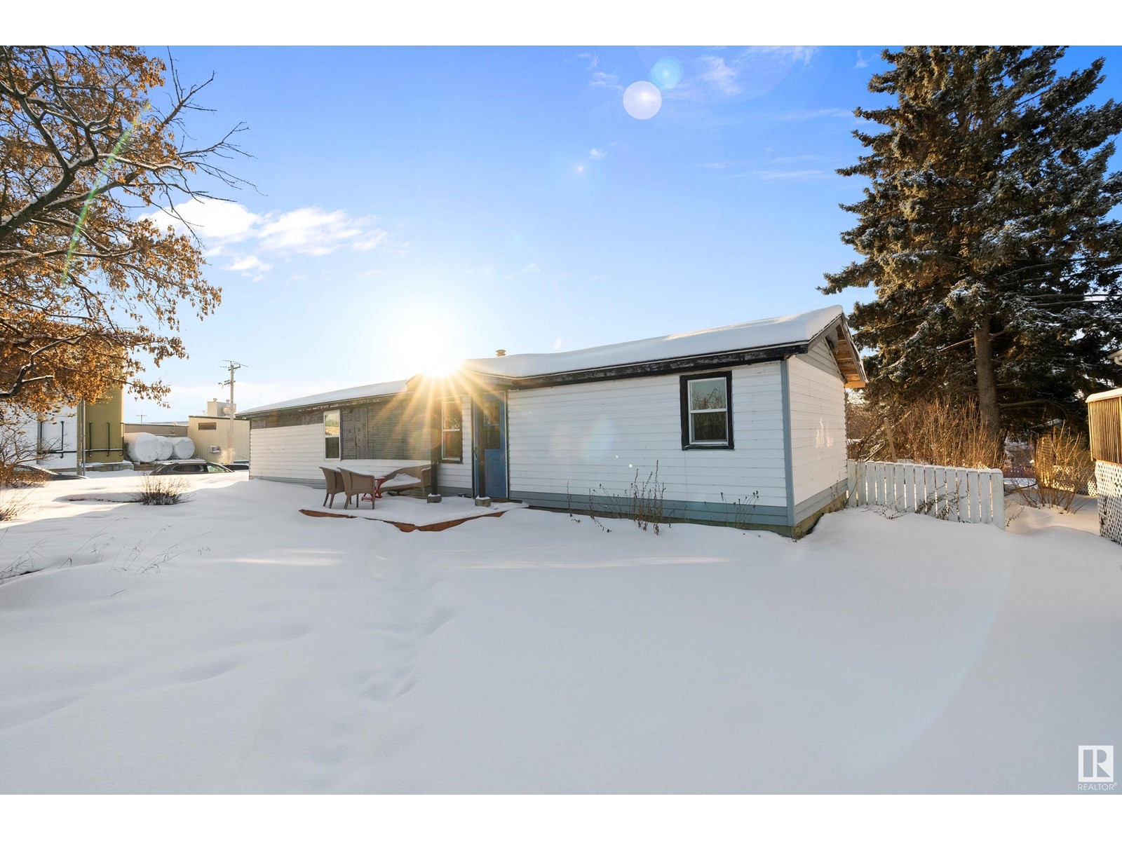 4923 49 Av, Barrhead, Alberta  T7N 1G7 - Photo 2 - E4416726