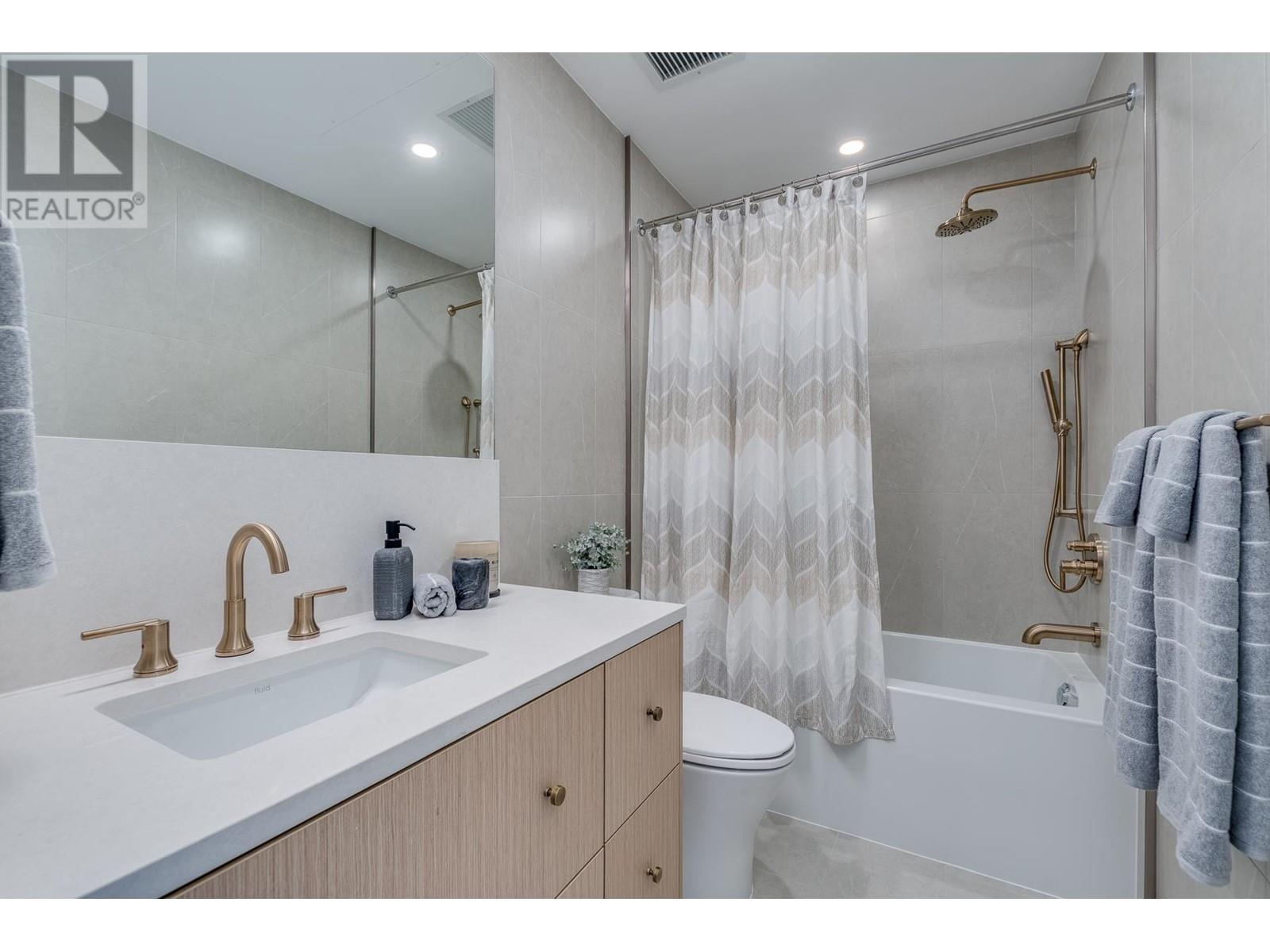 Listing Picture 19 of 30 : 107 5005 ASH STREET, Vancouver / 溫哥華 - 魯藝地產 Yvonne Lu Group - MLS Medallion Club Member