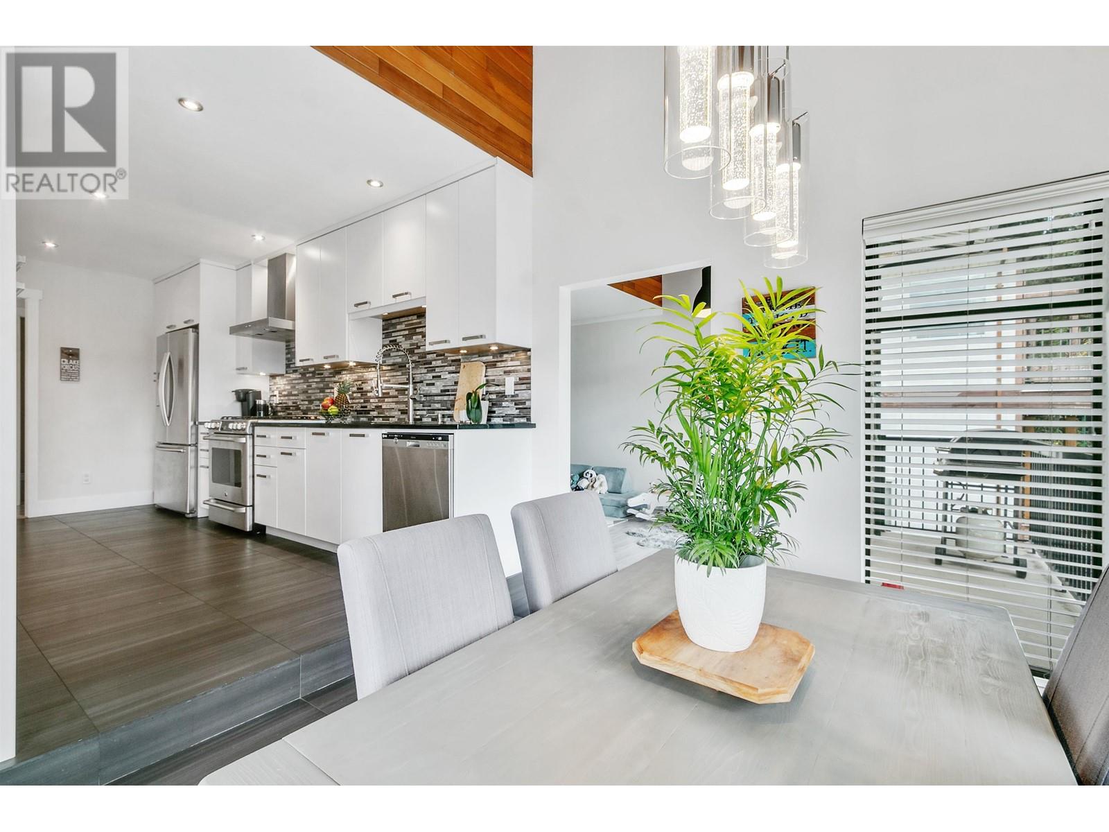 275 Warrick Street, Coquitlam, British Columbia  V3K 6C1 - Photo 3 - R2951694