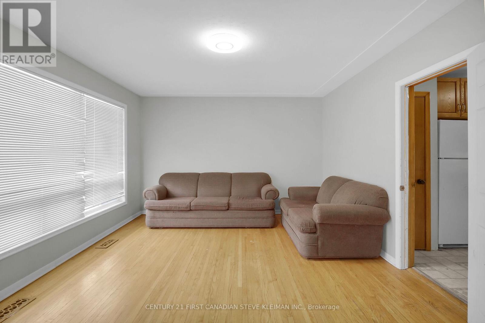 Property at 22 QUEENSTON CRESCENT image 5