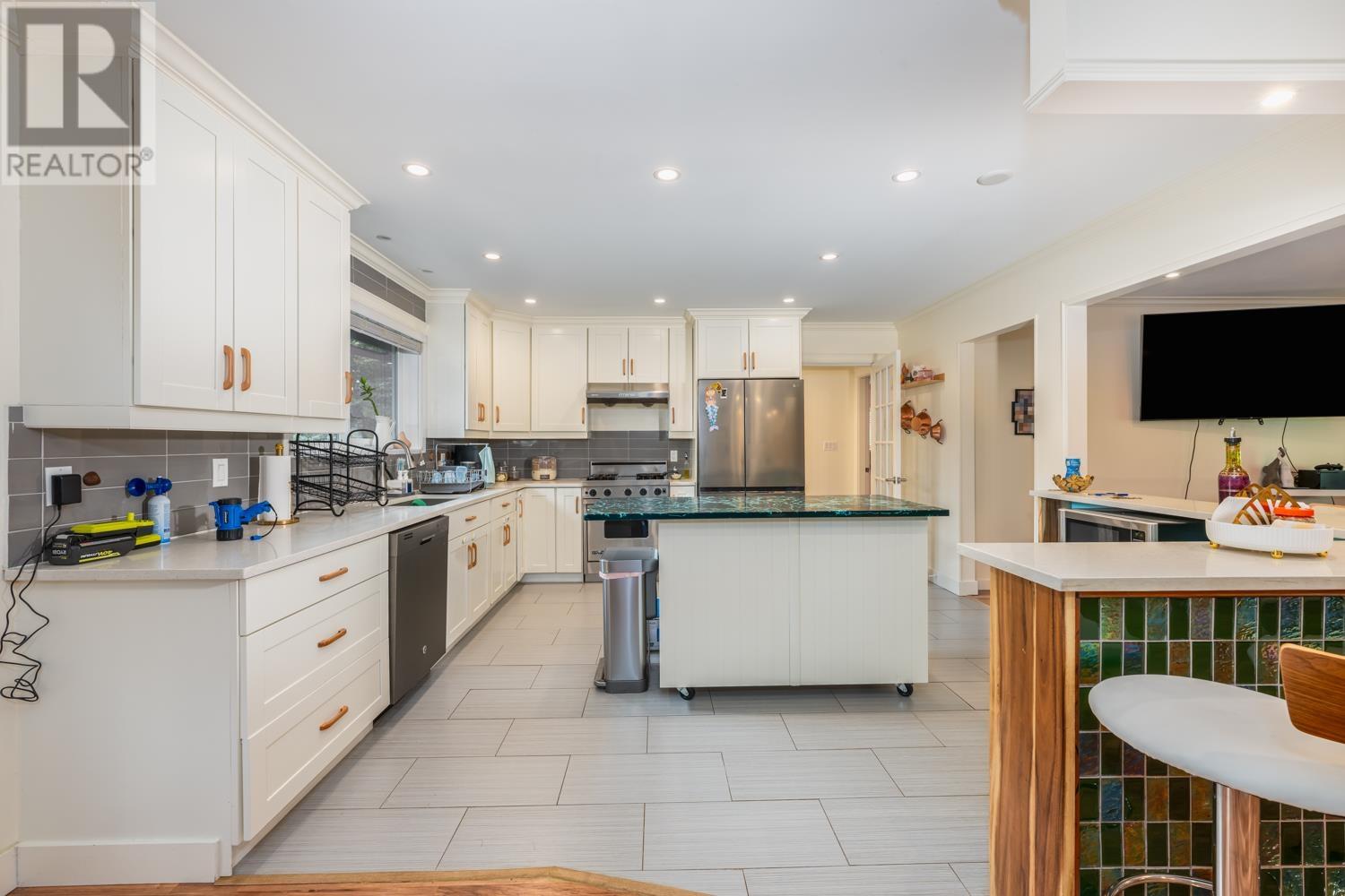 22312 132 Avenue, Maple Ridge, British Columbia  V4R 0A7 - Photo 11 - R2918858