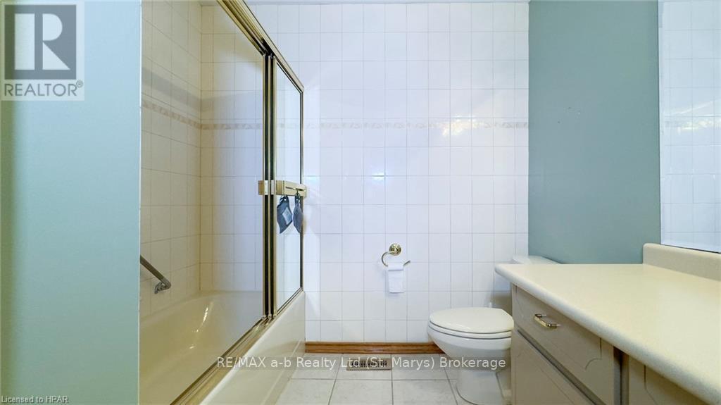 93 Langford Dr Drive, Lucan Biddulph, Ontario  N0M 2J0 - Photo 31 - X10780566
