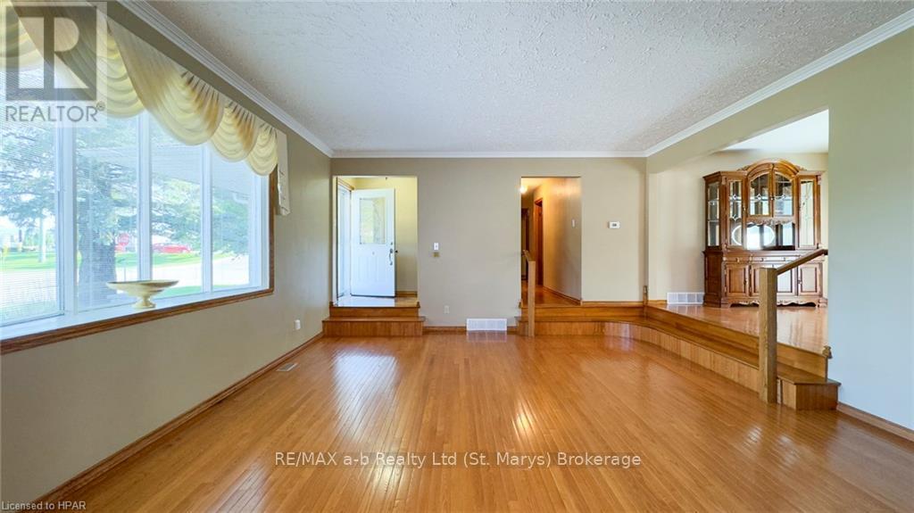 93 Langford Dr Drive, Lucan Biddulph, Ontario  N0M 2J0 - Photo 9 - X10780566