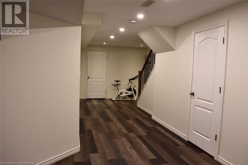 16 Jeremiah Court, Hamilton, Ontario  L8V 0A3 - Photo 6 - 40682912