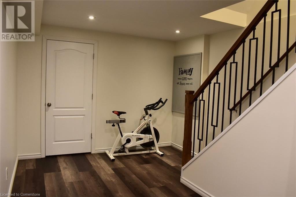 16 Jeremiah Court, Hamilton, Ontario  L8V 0A3 - Photo 5 - 40682912