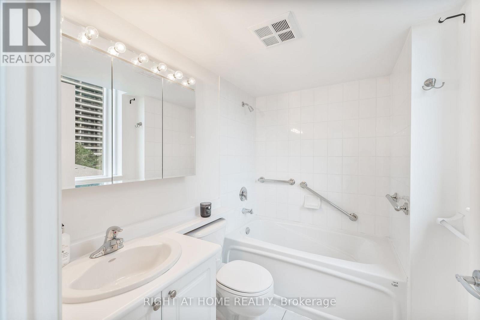 307 - 70 High Park Avenue, Toronto, Ontario  M6P 1A1 - Photo 13 - W11902861