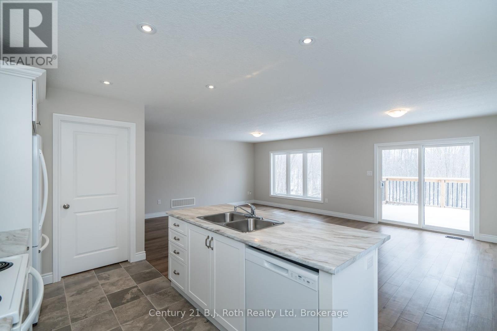 54 Hunter Avenue, Tay, Ontario  L0K 2A0 - Photo 10 - S11902963