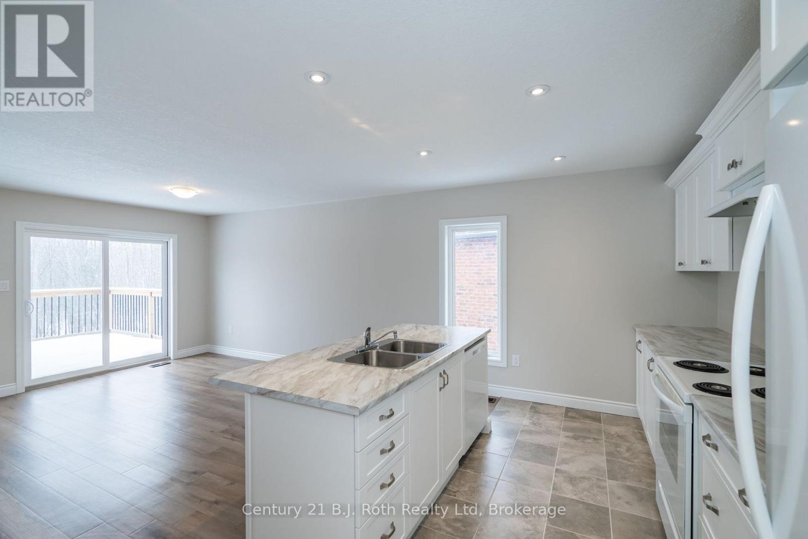 54 Hunter Avenue, Tay, Ontario  L0K 2A0 - Photo 11 - S11902963