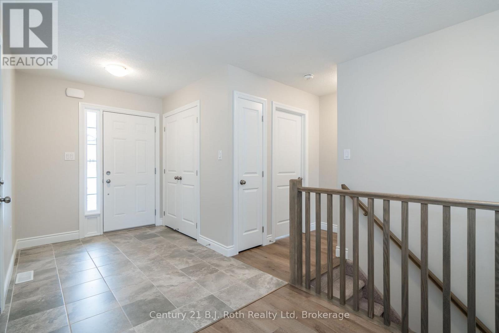 54 Hunter Avenue, Tay, Ontario  L0K 2A0 - Photo 4 - S11902963