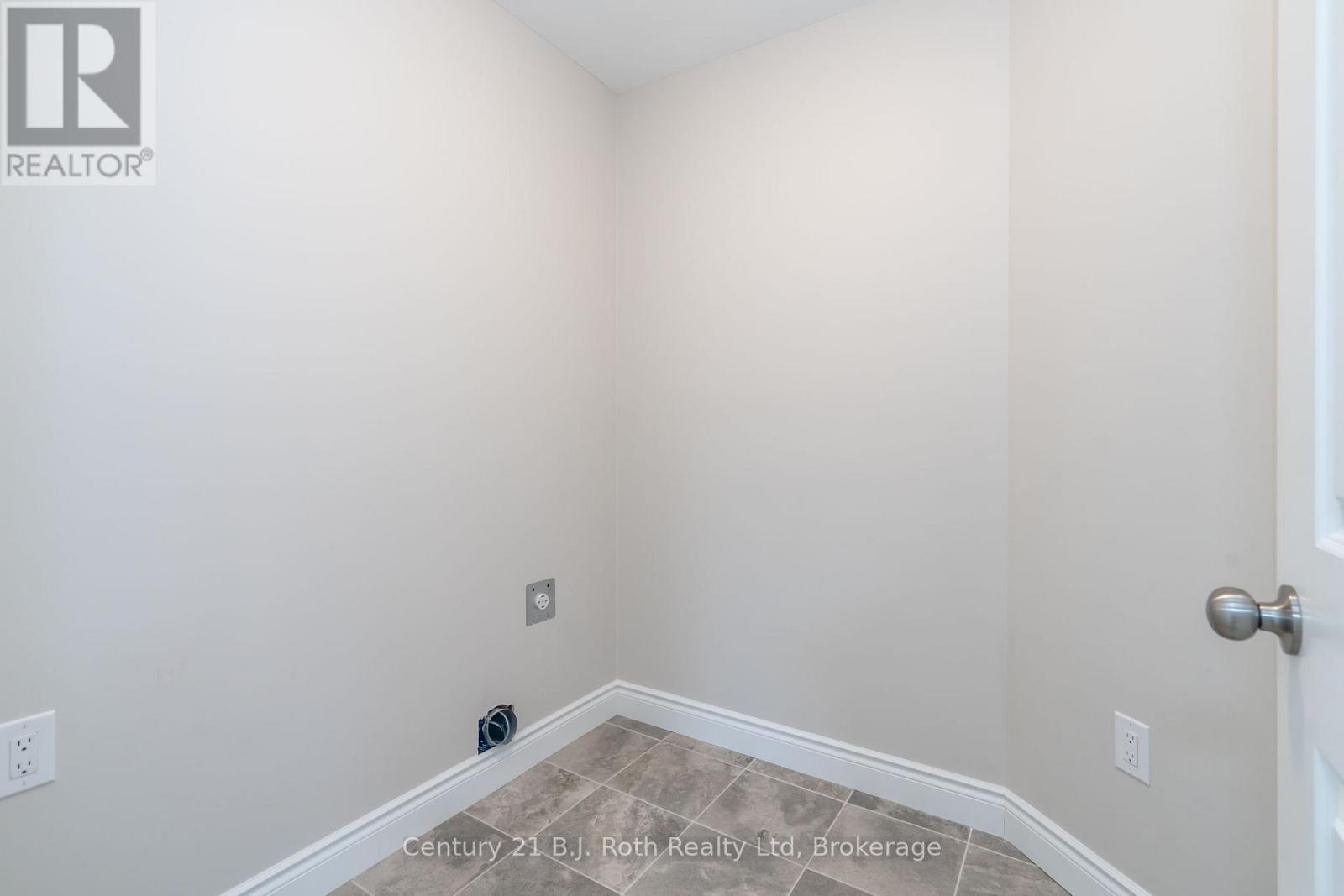 54 Hunter Avenue, Tay, Ontario  L0K 2A0 - Photo 9 - S11902963