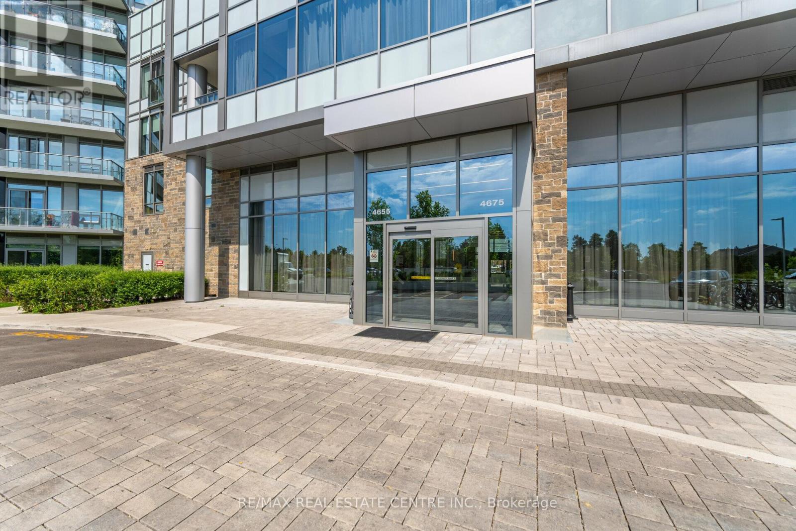 Property at 102B - 4655 METCALFE AVENUE N image 2