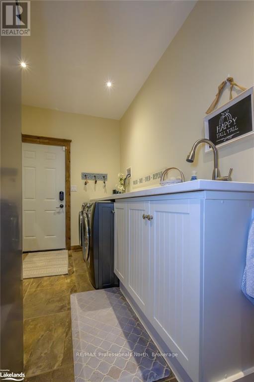 427 Skyhills RoadHuntsville (Chaffey), Ontario  P1H 2N5 - Photo 22 - X11903105