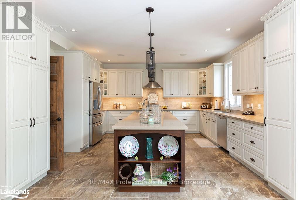 427 Skyhills RoadHuntsville (Chaffey), Ontario  P1H 2N5 - Photo 3 - X11903105