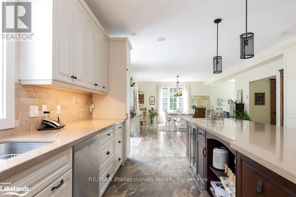 427 Skyhills RoadHuntsville (Chaffey), Ontario  P1H 2N5 - Photo 4 - X11903105