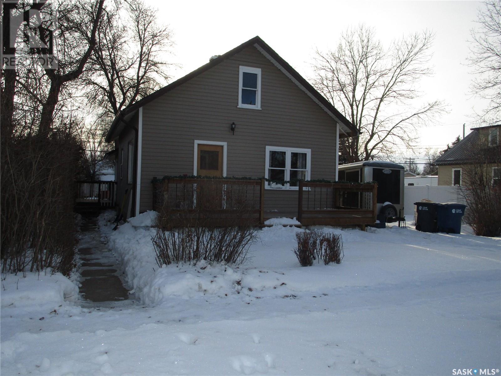 308 6th AVENUE E, assiniboia, Saskatchewan