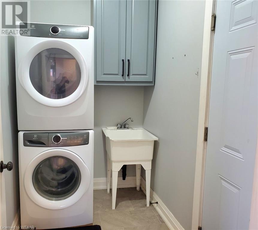 192 Talbot St StreetCourtland, Ontario  N0J 1E0 - Photo 9 - 40686724