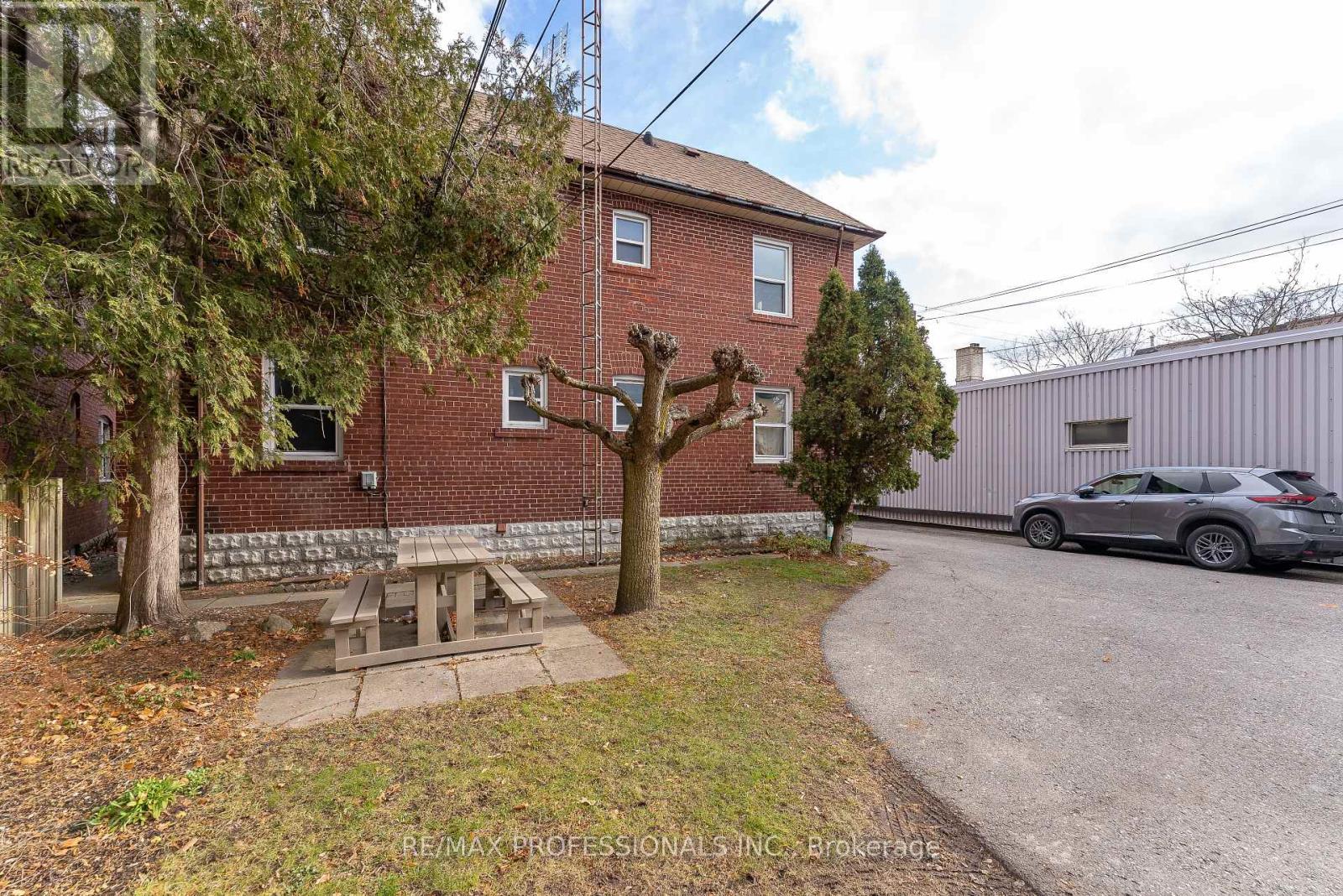 Upper - 310 Jane Street, Toronto, Ontario  M6S 3Z4 - Photo 33 - W11903144