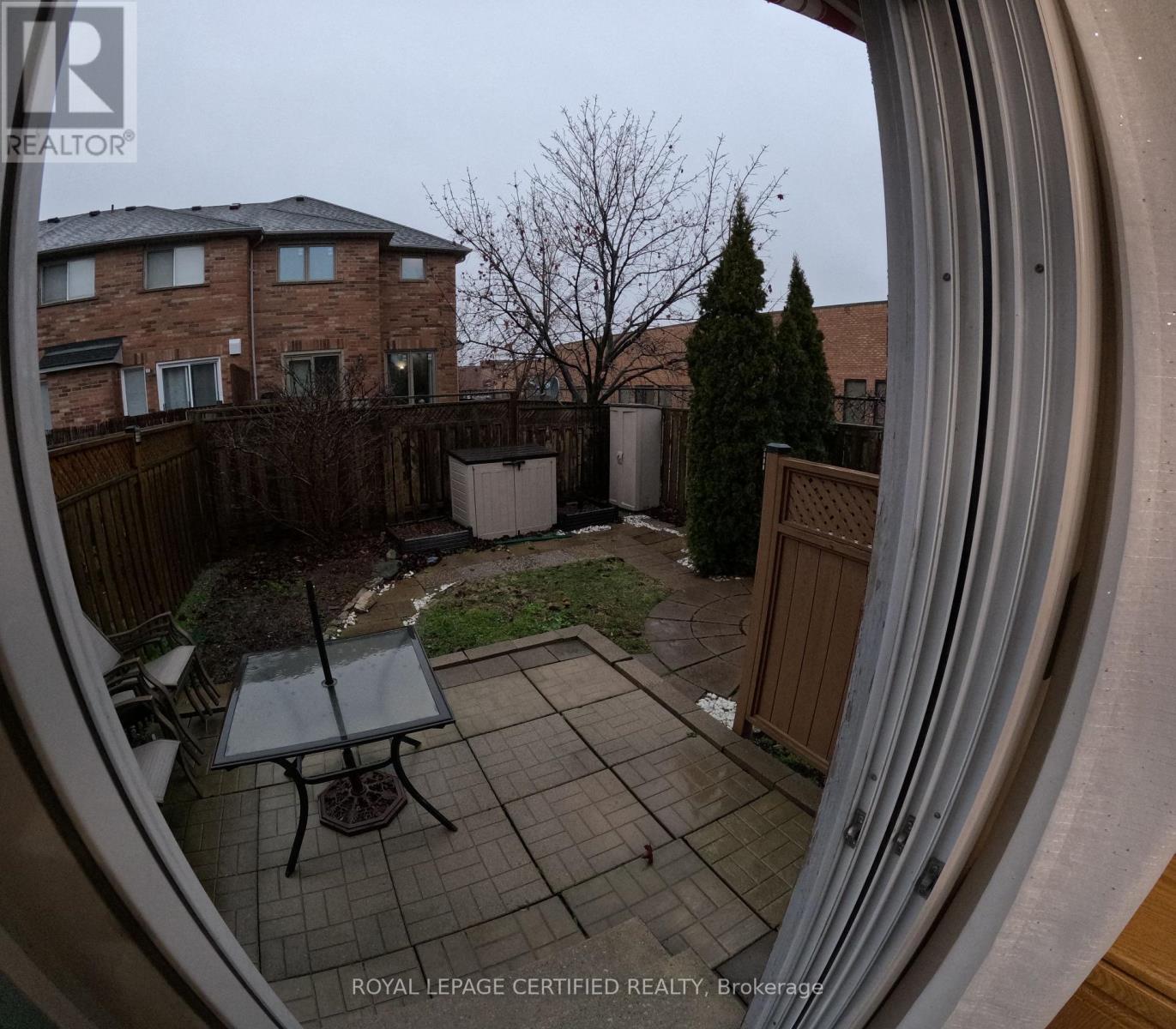 4490 Victory Court, Burlington, Ontario  L7L 6J6 - Photo 4 - W11903181