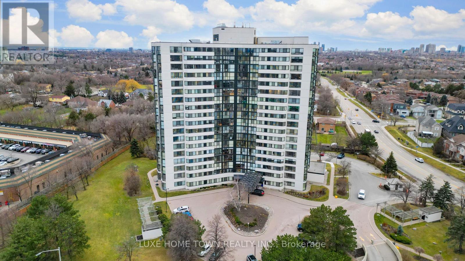 Ph06 - 1360 Rathburn Road E, Mississauga, Ontario  L4W 4H4 - Photo 2 - W11903190