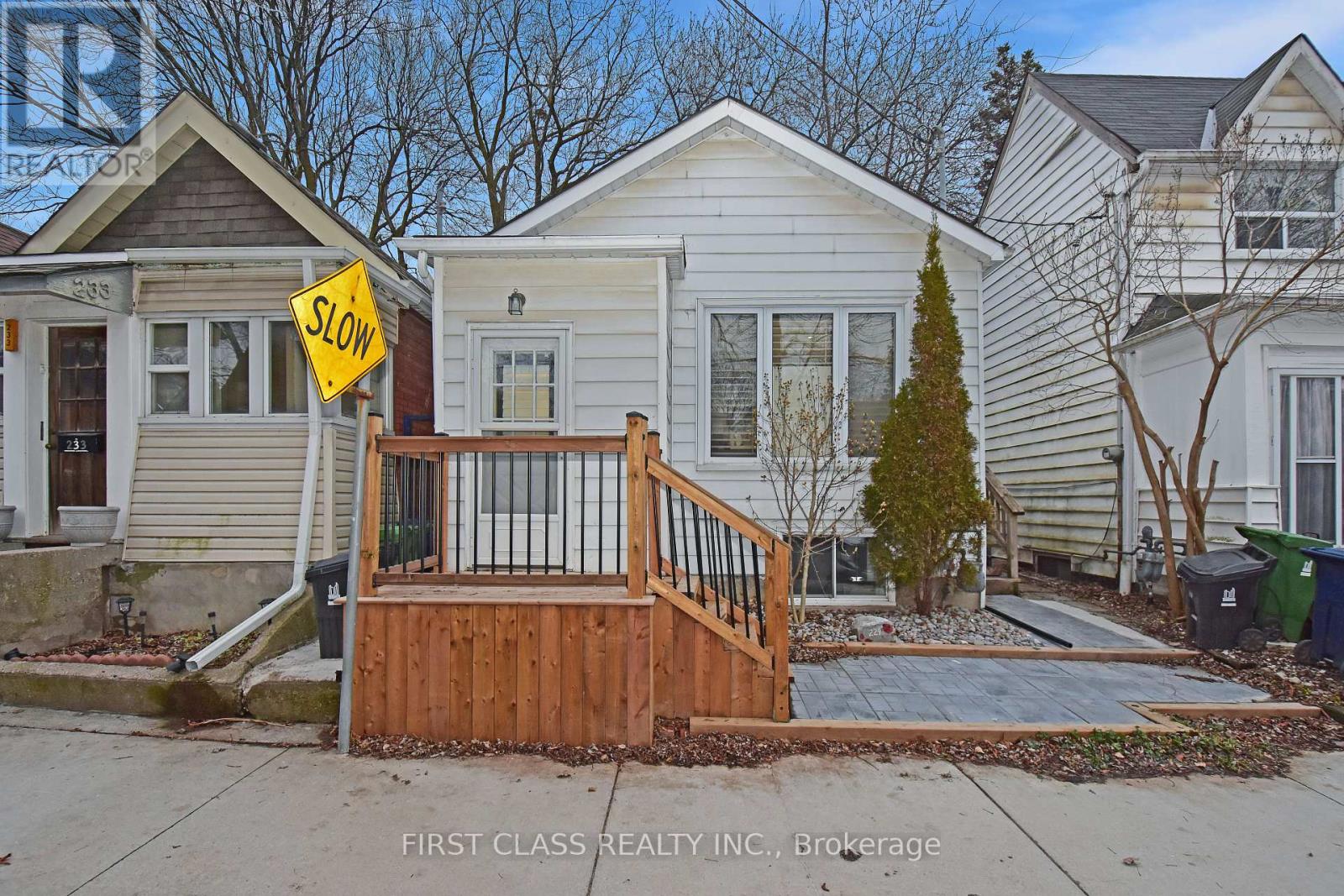 BSMT - 229 CRAVEN ROAD, Toronto, Ontario