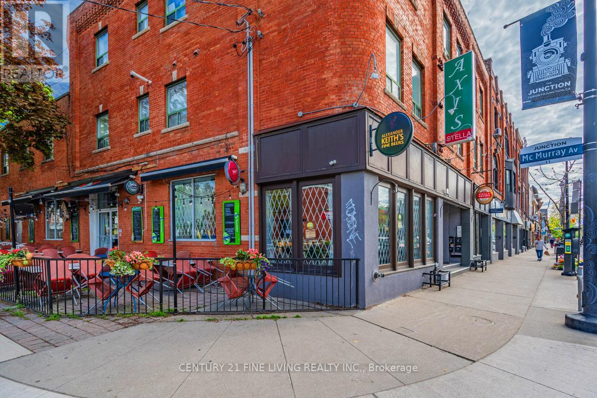 3048 Dundas Street W, Toronto, Ontario  M6P 1Z3 - Photo 4 - W11903216