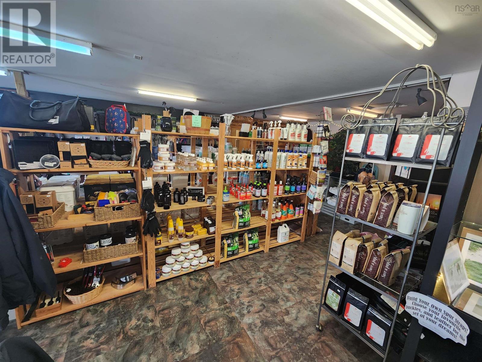 2037 Highway 1, Falmouth, Nova Scotia  B0N 1Y0 - Photo 11 - 202428606