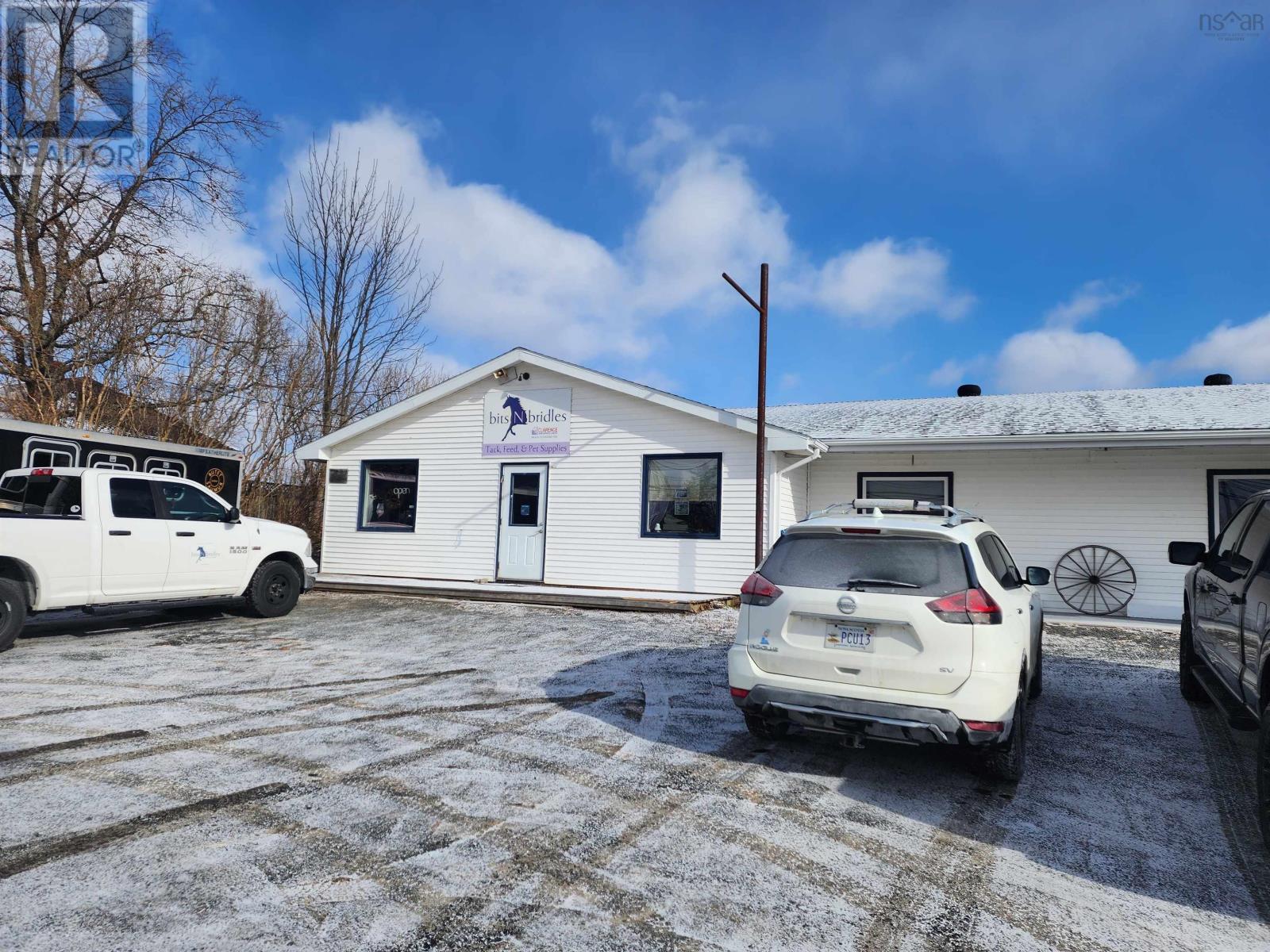 2037 Highway 1, Falmouth, Nova Scotia  B0N 1Y0 - Photo 2 - 202428606