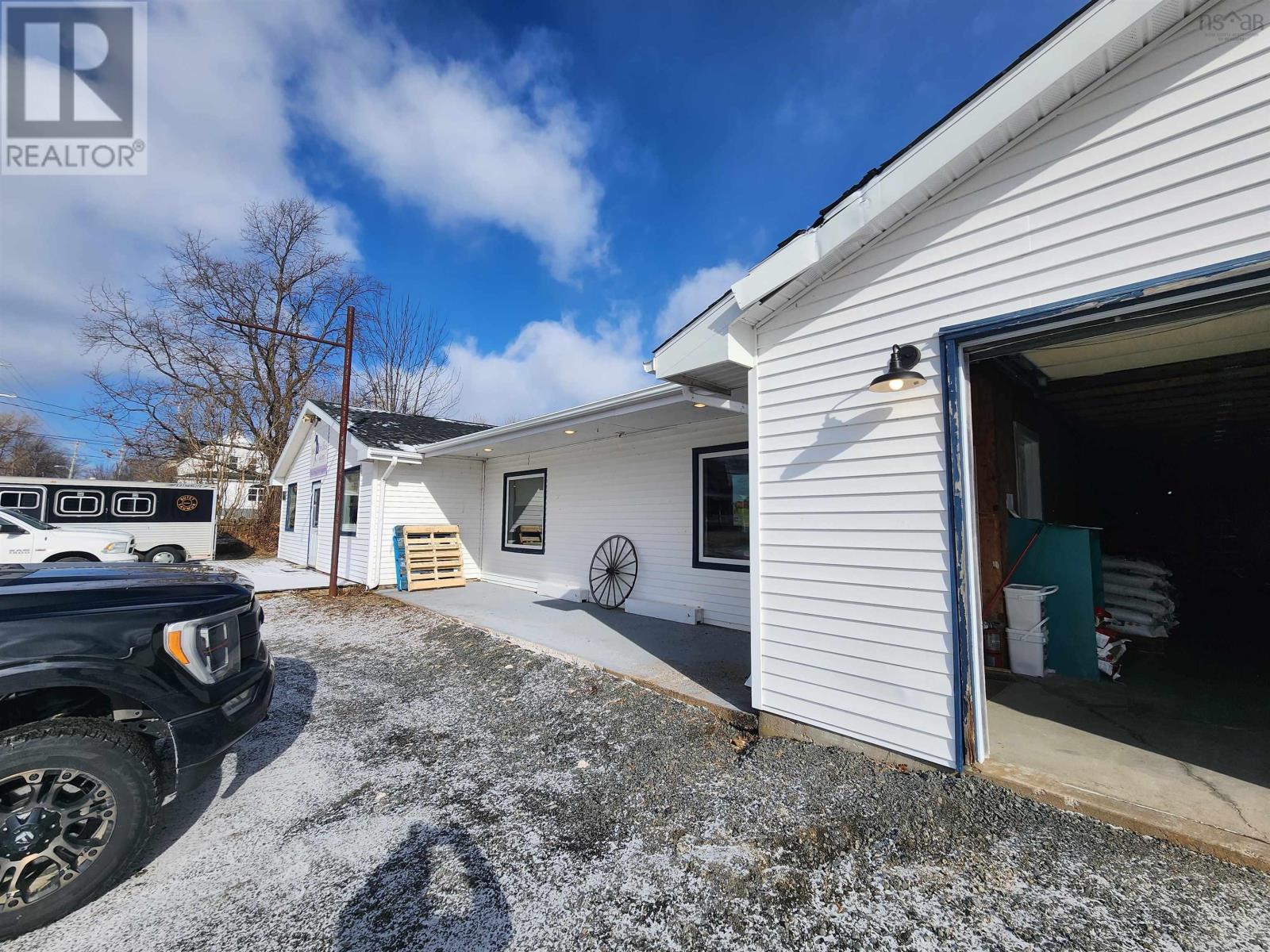 2037 Highway 1, Falmouth, Nova Scotia  B0N 1Y0 - Photo 4 - 202428606