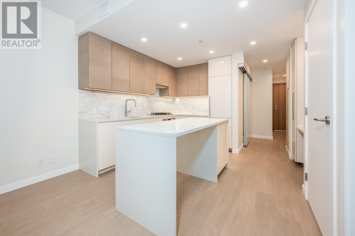 Listing Picture 4 of 36 : 1609 2108 GILMORE AVENUE, Burnaby / 本拿比 - 魯藝地產 Yvonne Lu Group - MLS Medallion Club Member