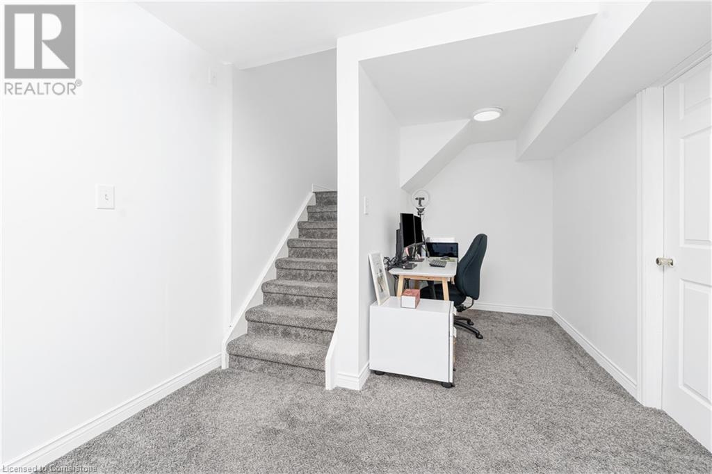 385 Kerman Avenue, Grimsby, Ontario  L3M 5C4 - Photo 19 - 40681895