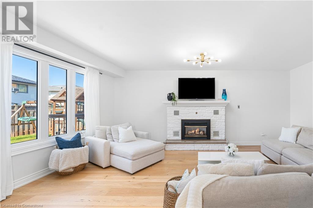 385 Kerman Avenue, Grimsby, Ontario  L3M 5C4 - Photo 7 - 40681895