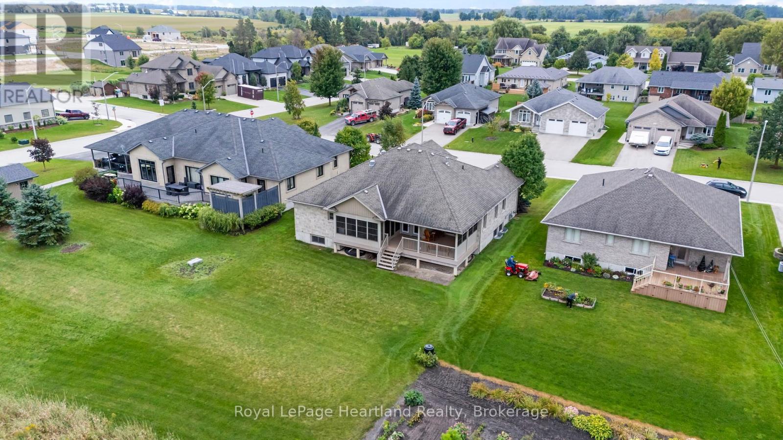 221 John Street, Minto, Ontario  N0G 1Z0 - Photo 5 - X11903692